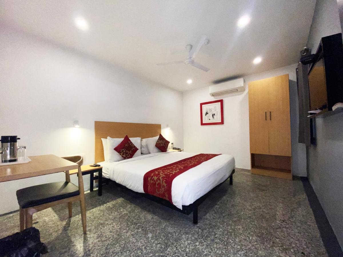 Hotel Golden Saffron By Qotel-Punjabi Bagh Új-Delhi Kültér fotó