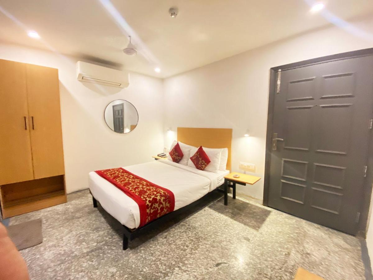 Hotel Golden Saffron By Qotel-Punjabi Bagh Új-Delhi Kültér fotó
