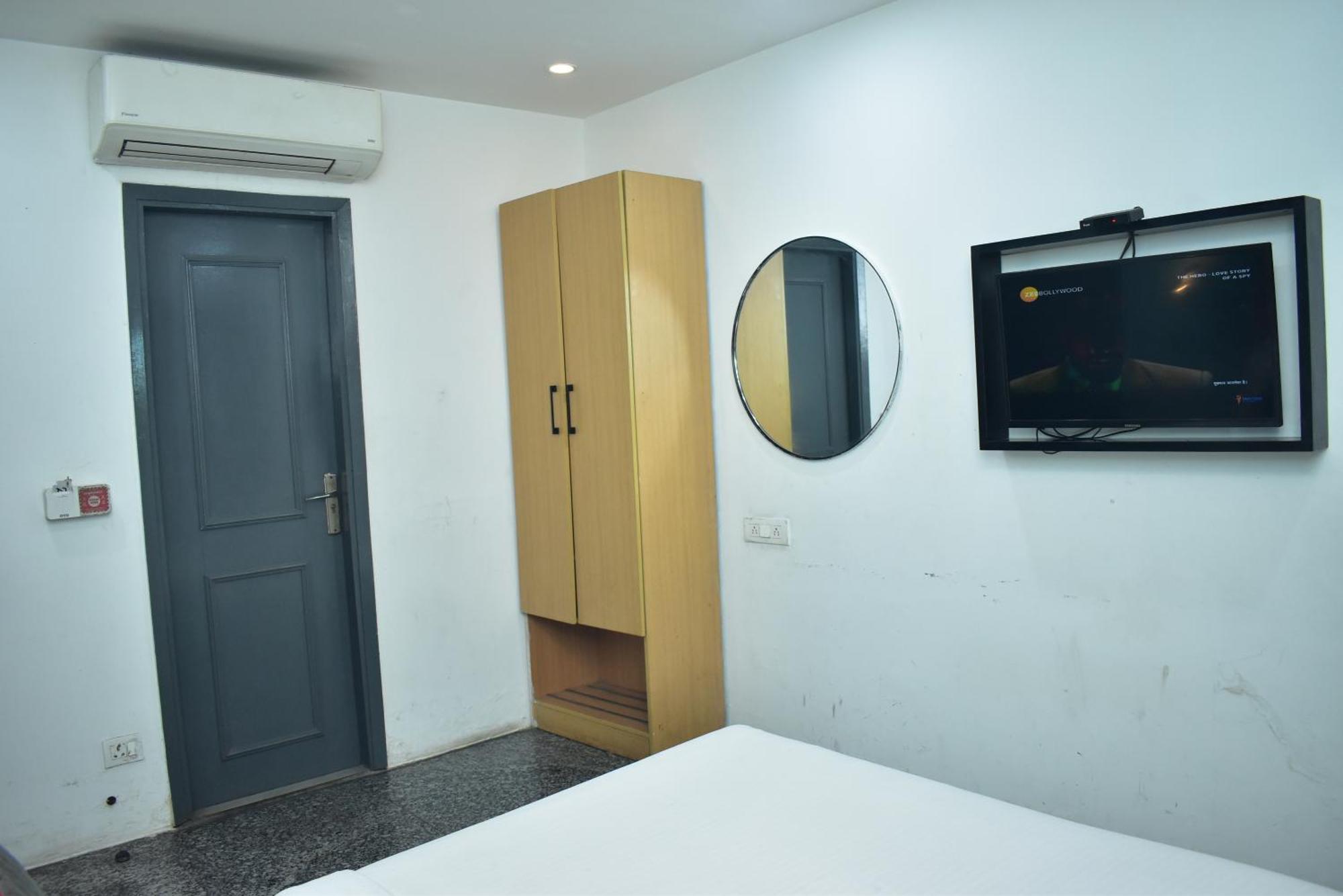 Hotel Golden Saffron By Qotel-Punjabi Bagh Új-Delhi Kültér fotó