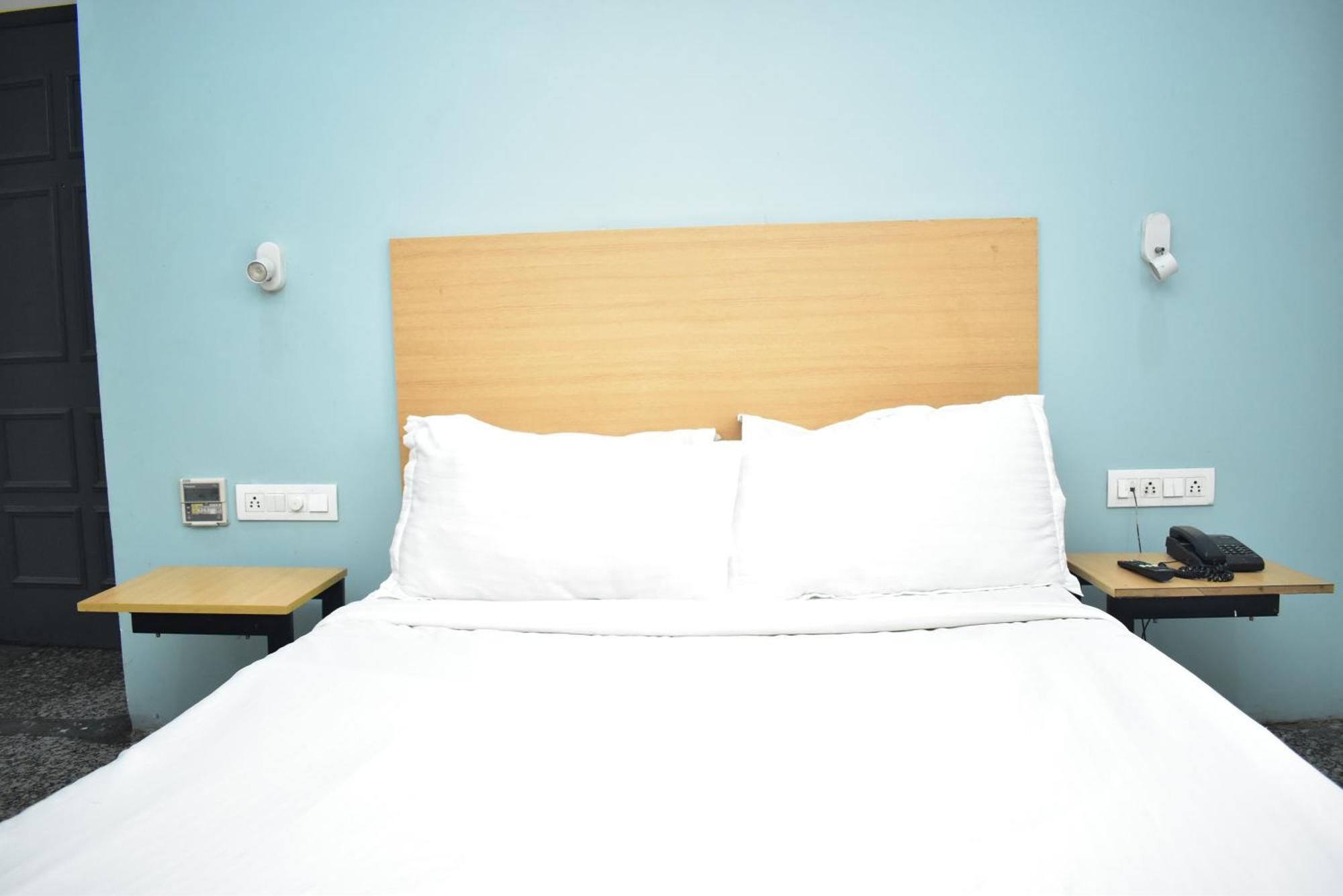Hotel Golden Saffron By Qotel-Punjabi Bagh Új-Delhi Kültér fotó
