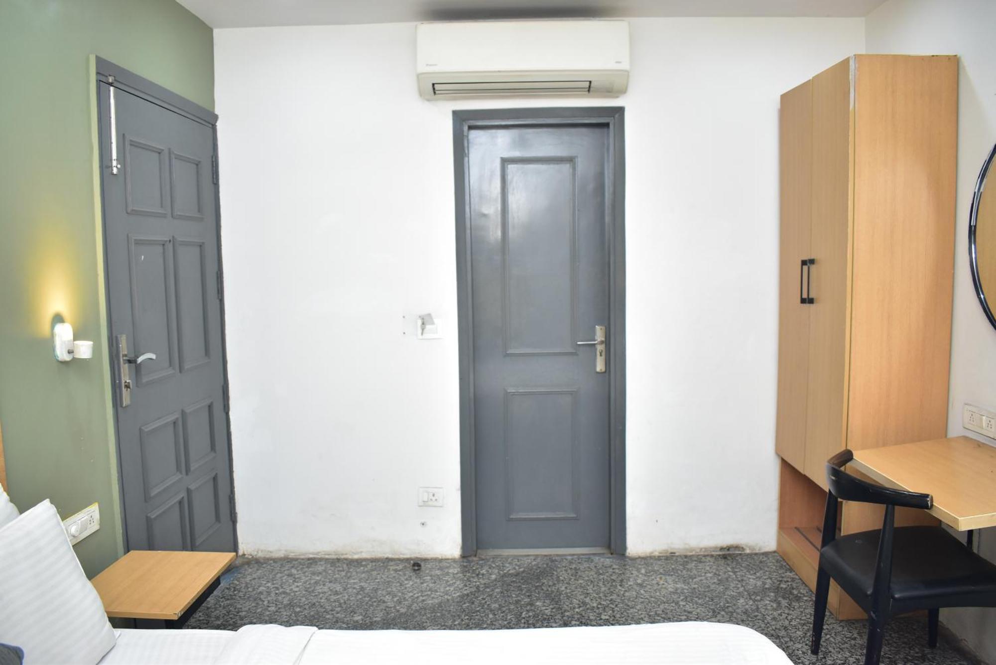 Hotel Golden Saffron By Qotel-Punjabi Bagh Új-Delhi Kültér fotó