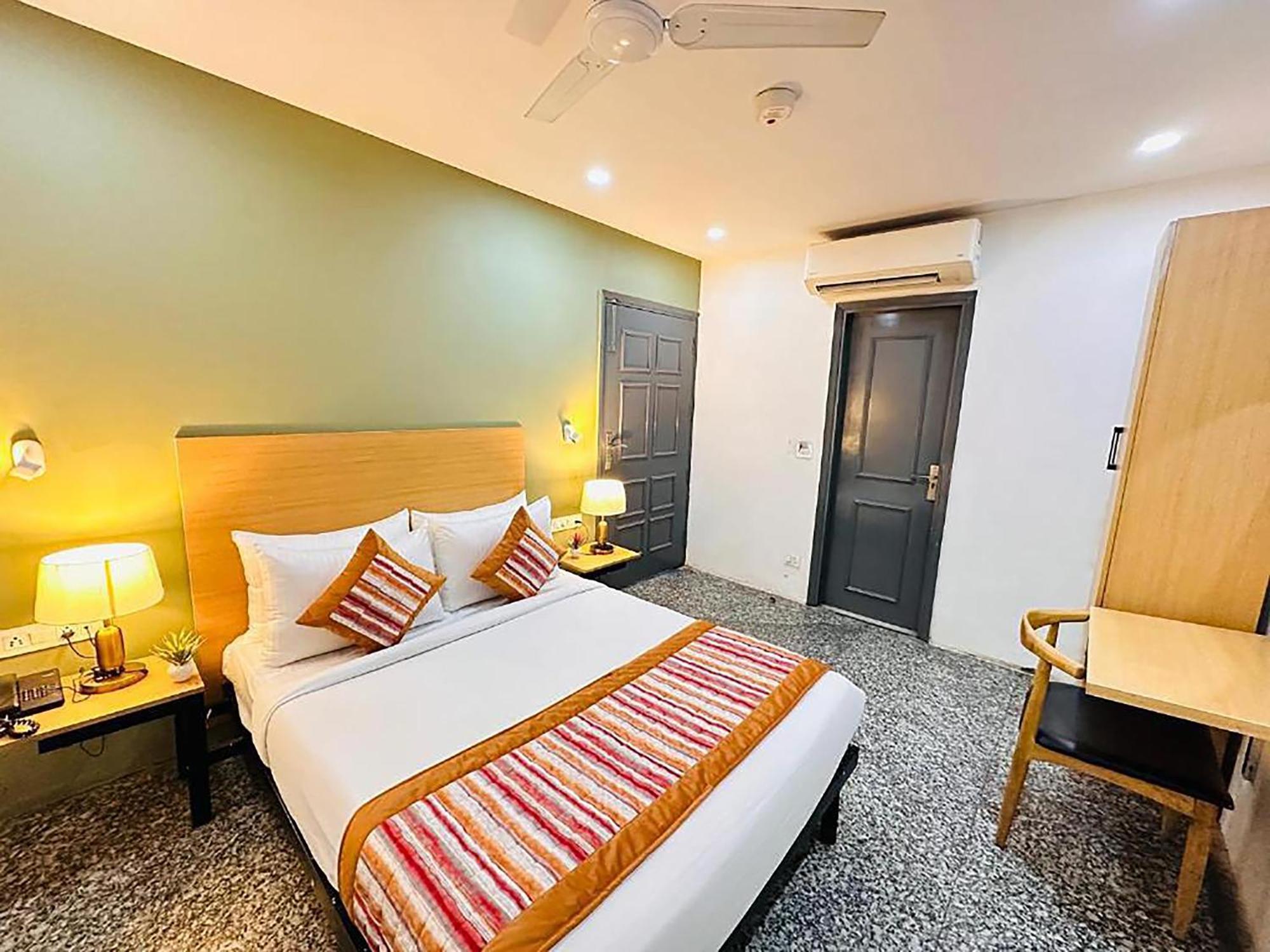 Hotel Golden Saffron By Qotel-Punjabi Bagh Új-Delhi Kültér fotó