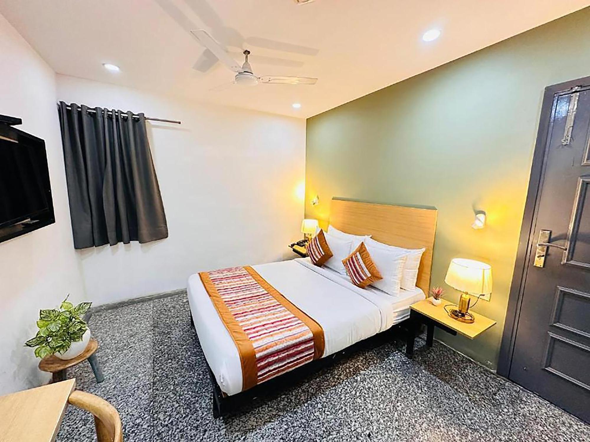 Hotel Golden Saffron By Qotel-Punjabi Bagh Új-Delhi Kültér fotó