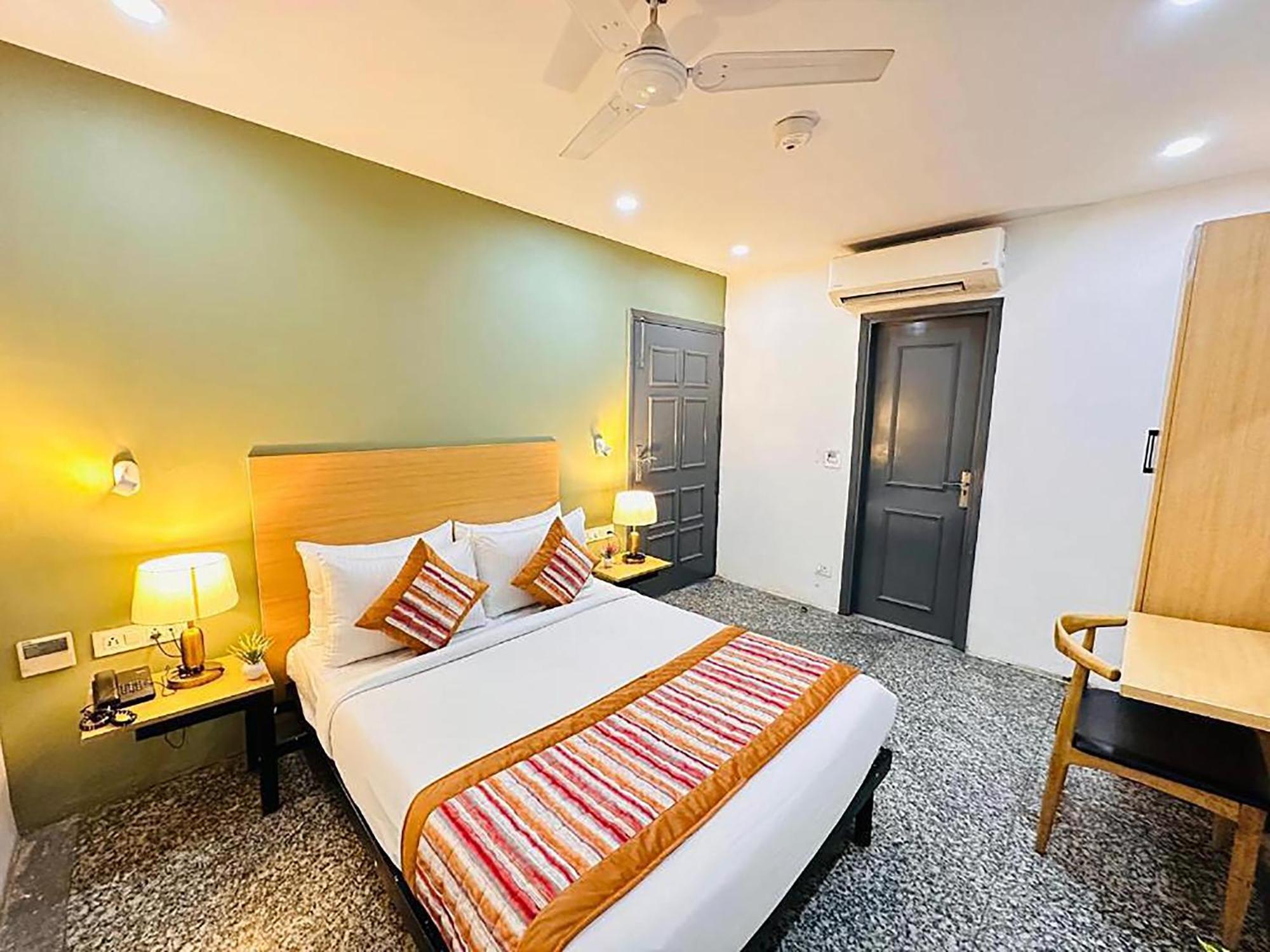 Hotel Golden Saffron By Qotel-Punjabi Bagh Új-Delhi Kültér fotó