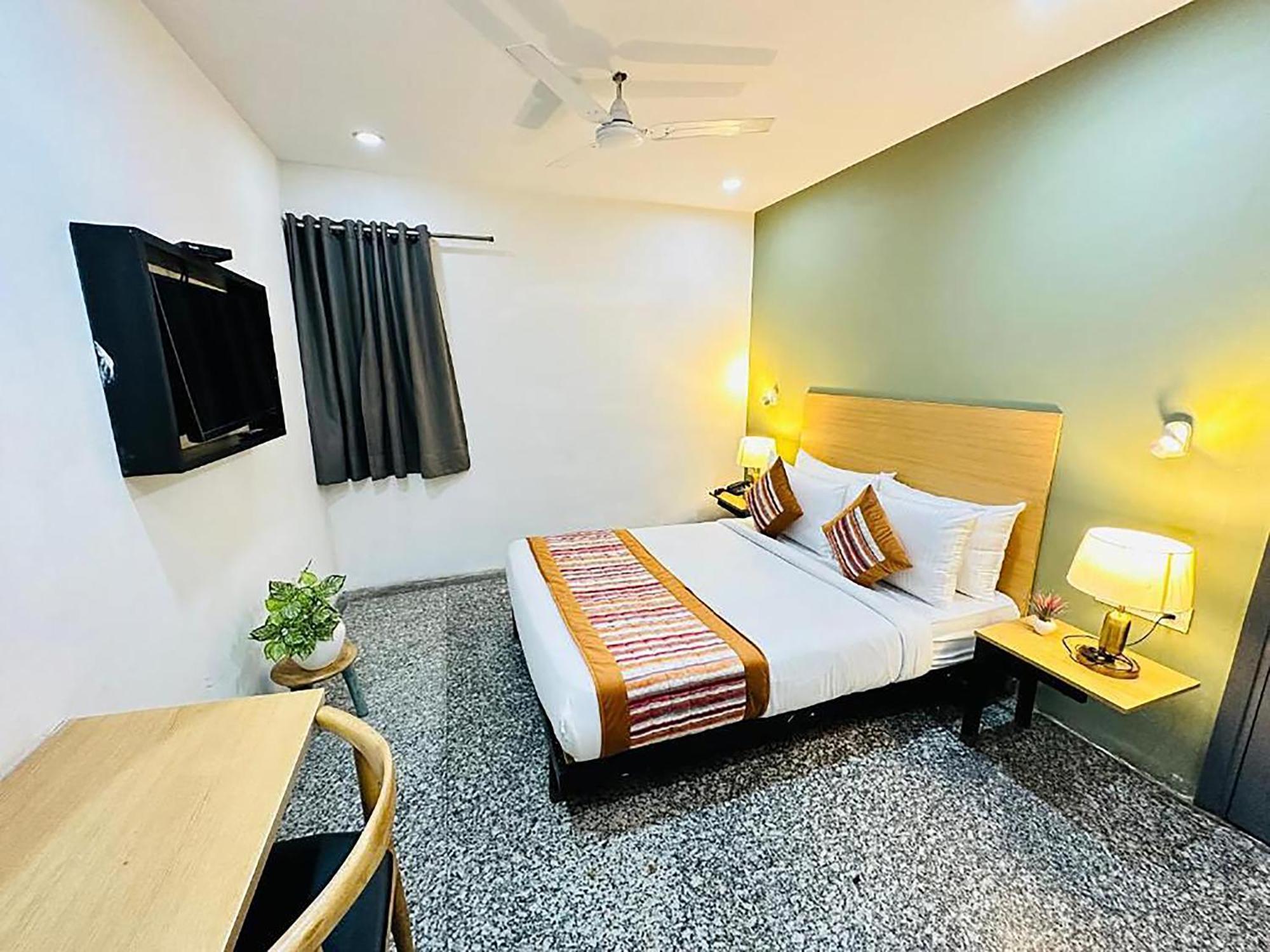 Hotel Golden Saffron By Qotel-Punjabi Bagh Új-Delhi Kültér fotó