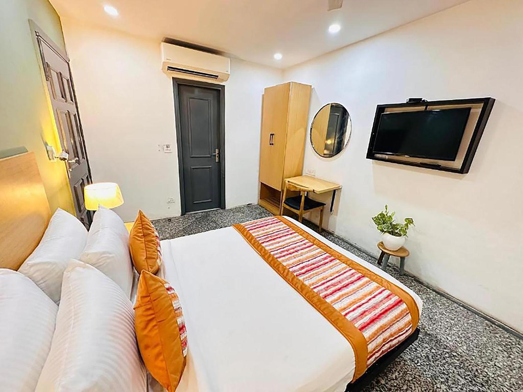 Hotel Golden Saffron By Qotel-Punjabi Bagh Új-Delhi Kültér fotó